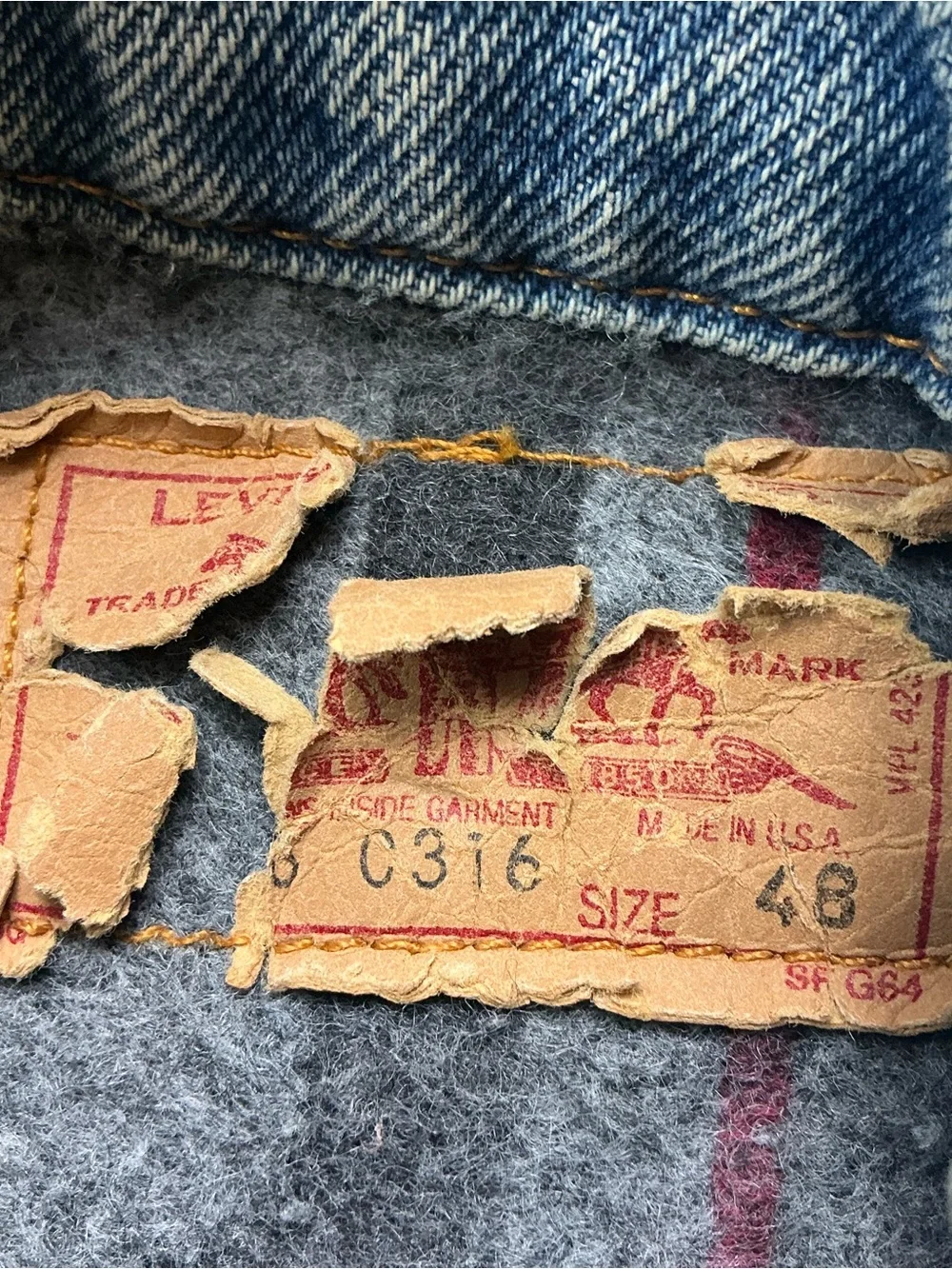 Vintage Levi’s blanket lined 80/90s medium wash trucker jacket USA made M/L